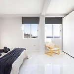 Home2book Spacious Harbour Views, Cruz 아파트