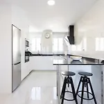 Home2book Spacious Harbour Views, Cruz *