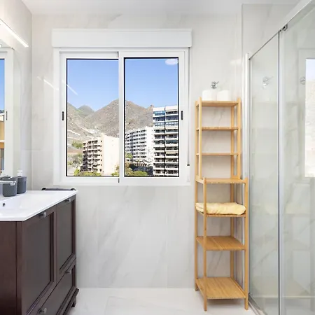 Home2book Spacious Harbour Views, Cruz *