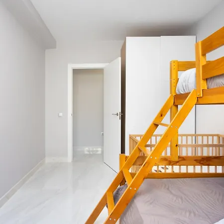 Home2book Spacious Harbour Views, Cruz