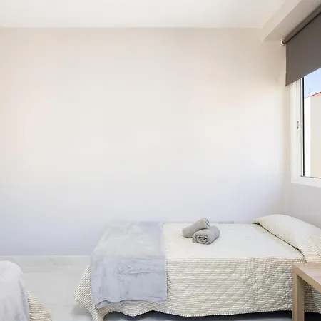 Home2book Spacious Harbour Views, Cruz