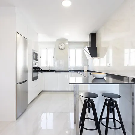 Home2book Spacious Harbour Views, Cruz *