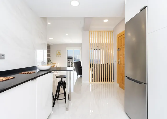 Apartment Home2book Spacious Harbour Views, Cruz