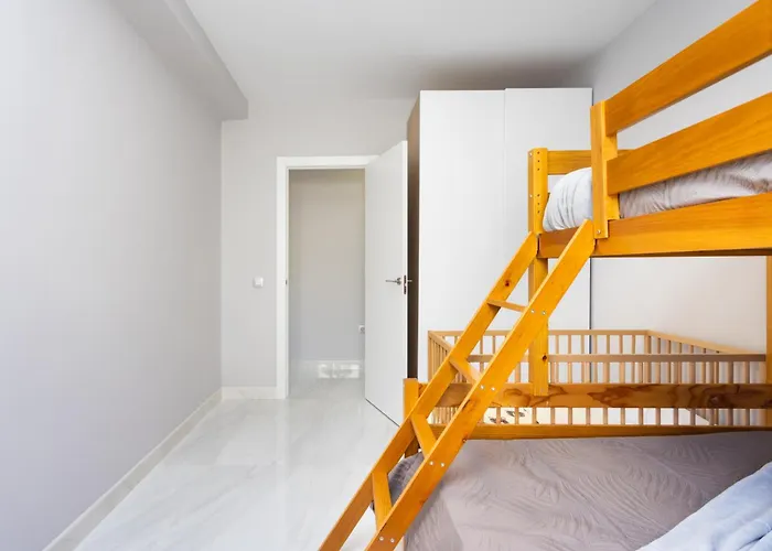 Home2book Spacious Harbour Views, Cruz