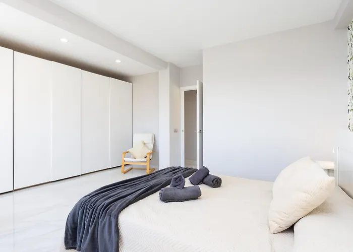 Home2book Spacious Harbour Views, Cruz Apartment *