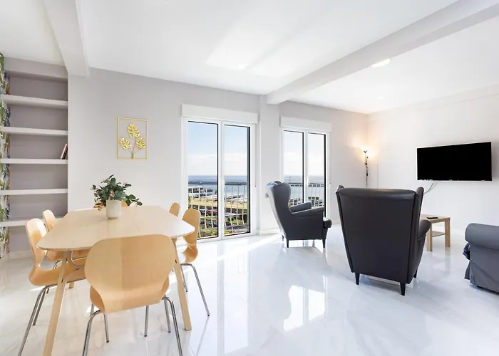 Home2book Spacious Harbour Views, Cruz *