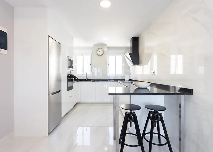 Home2book Spacious Harbour Views, Cruz *