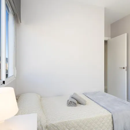 Apartment Home2book Spacious Harbour Views, Cruz
