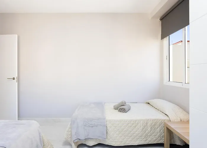 Home2book Spacious Harbour Views, Cruz